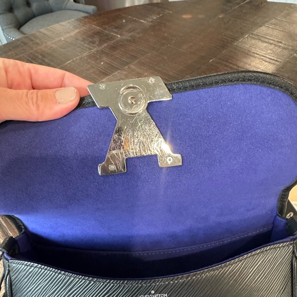 Louis Vuitton Buci Crossbody Black Epi Leather - EXCELLENT Condition - Picture 9 of 15